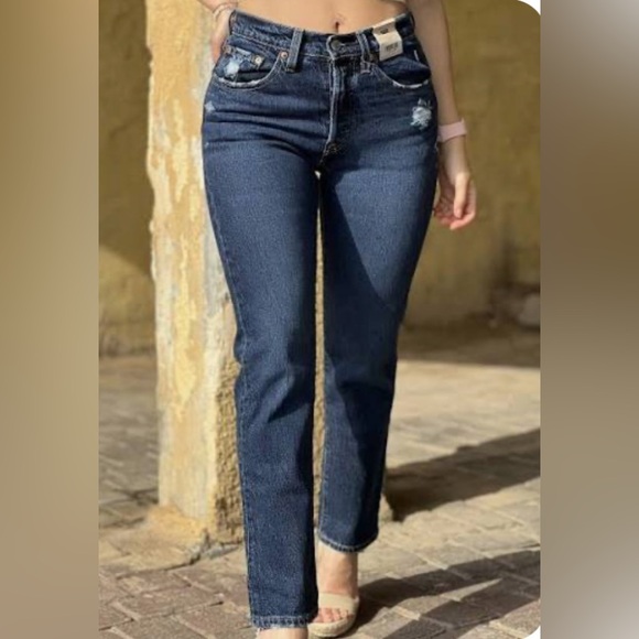 Levi's Dark Blue Skinny Jeans for Women - Picture 12 of 16